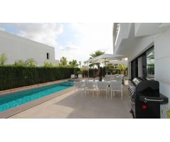Vida de lujo en la Costa Blanca: en venta villa moderna con 3 dormitorios, amplia piscina y jardín t