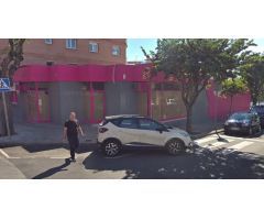 LOCAL COMERCIAL EN VENDA A IGUALADA - BARRI LES FLORS - PÀRQUING DE 393m2