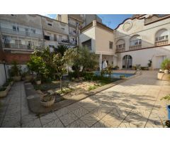 CASA EN VENDA AMB JARDÍ - PISCINA I DOS GARATGES A IGUALADA - PASSEIG