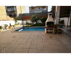CASA EN VENDA AMB JARDÍ - PISCINA I DOS GARATGES A IGUALADA - PASSEIG
