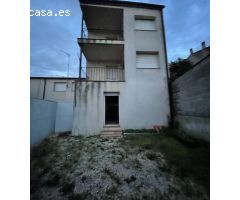 PIS EN VENDA A SANTA COLOMA DE QUERALT + GARATGE DE 100m2 + PATI 35m2