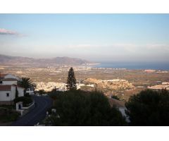Espectacular parcela en Urbanización exclusivo Monte de los Almendros, con vistas al mar, a la monta