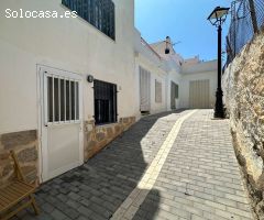 Amplia casa de pueblo con vistas en venta en Salobreña