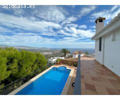 Espléndida villa con maravillosas vistas en venta en el Monte de los Almendros