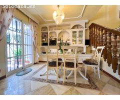Amplia casa con jardín en venta en Salobreña
