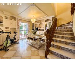 Amplia casa con jardín en venta en Salobreña