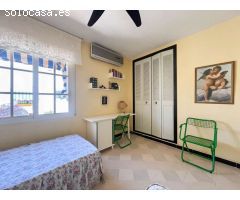 Amplia casa con jardín en venta en Salobreña
