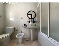 Amplia casa con jardín en venta en Salobreña