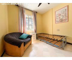 Amplia casa con jardín en venta en Salobreña