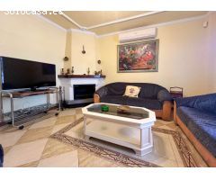 Amplia casa con jardín en venta en Salobreña