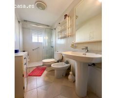 Amplia casa con jardín en venta en Salobreña