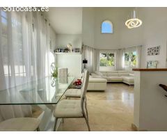 Amplia casa con vistas al mar en venta en Salobreña