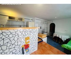 Amplia casa de pueblo en venta en Salobreña