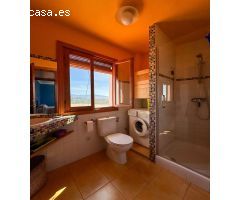 Amplia y luminosa casa en venta en Salobreña