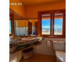 Amplia y luminosa casa en venta en Salobreña
