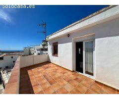 Amplia y luminosa casa en venta en Salobreña