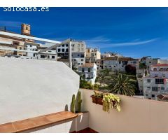 Amplia y luminosa casa en venta en Salobreña