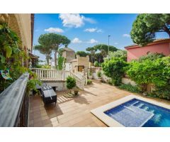 Espectacular Chalet en Chiclana de la Frontera con Piscina Privada y Amplios Espacios