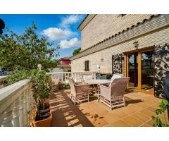 Espectacular Chalet en Chiclana de la Frontera con Piscina Privada y Amplios Espacios