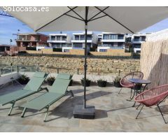 Atico duplex con 2 habitaciones y 2 baños en Terra Marina