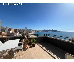 Se alquila vacacional impressionante atico en Benidorm