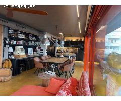 Se vende vivienda muy singular con negocio de restauración en primera linea del torres en vilajoyosa