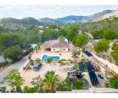 Preciosa finca Chalet con 4 dormitorios y 3.000 m2 de parcela vallada el la Robella