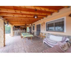 Preciosa finca Chalet con 4 dormitorios y 3.000 m2 de parcela vallada el la Robella