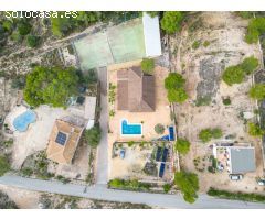 Preciosa finca Chalet con 4 dormitorios y 3.000 m2 de parcela vallada el la Robella