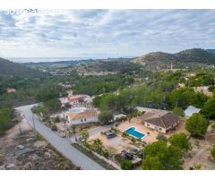 Preciosa finca Chalet con 4 dormitorios y 3.000 m2 de parcela vallada el la Robella