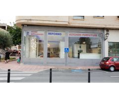 Fantástico local comercial en pleno corazón de Alfaz del Pi. Reformado y con 5 escaparates.