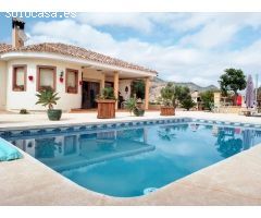 Encantadora Villa en Relleu con Vistas a la Montaña y Máxima Privacidad