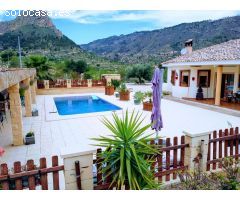 Encantadora Villa en Relleu con Vistas a la Montaña y Máxima Privacidad
