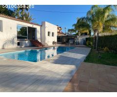 AMPLIO Y BONITO JARDIN CON PISCINA CHALET terreno 1000 metros  zona playa San Juan