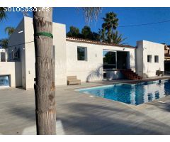 AMPLIO Y BONITO JARDIN CON PISCINA CHALET terreno 1000 metros  zona playa San Juan