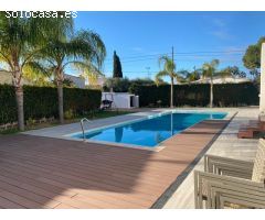 AMPLIO Y BONITO JARDIN CON PISCINA CHALET terreno 1000 metros  zona playa San Juan