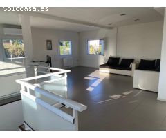 AMPLIO Y BONITO JARDIN CON PISCINA CHALET terreno 1000 metros  zona playa San Juan