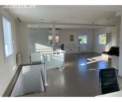 AMPLIO Y BONITO JARDIN CON PISCINA CHALET terreno 1000 metros  zona playa San Juan
