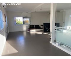 AMPLIO Y BONITO JARDIN CON PISCINA CHALET terreno 1000 metros  zona playa San Juan