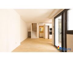 Piso dúplex en planta baja de 3 habitaciones con Patio de Obra Nueva