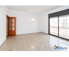 Piso de 4 Habitaciones en Pep Ventura al lado del Metro