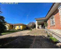 PARCELA DE 3000 M2 SEGREGABLE EN TRES CON DOS CHALETS