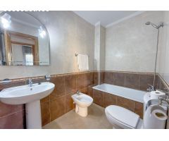 Precioso apartamento con salida directa al jardin y piscina