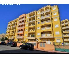 Precioso apartamento con salida directa al jardin y piscina