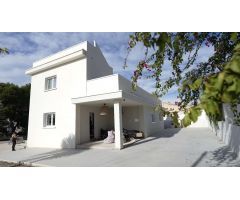 BAJADA DE PRECIO! VILLA EN QUESADA CON GRAN PARCELA - CON CITA