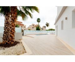 VILLA INDEPENDIENTE CON PISCINA PRIVADA EN TORREVIEJA