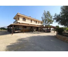 FINCA CON EXPLOTACIÓN AGRÍCOLA