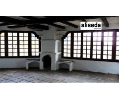 Chalet de 6 dormitorios en Mijas.
