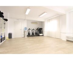 Se alquila sala polivalente ubicado en estudio coworking del Poble Sec