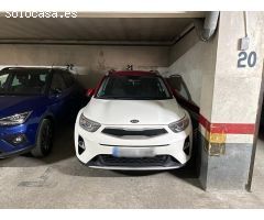 Plaza de parquing para coche mediano en la zona de la Passio
